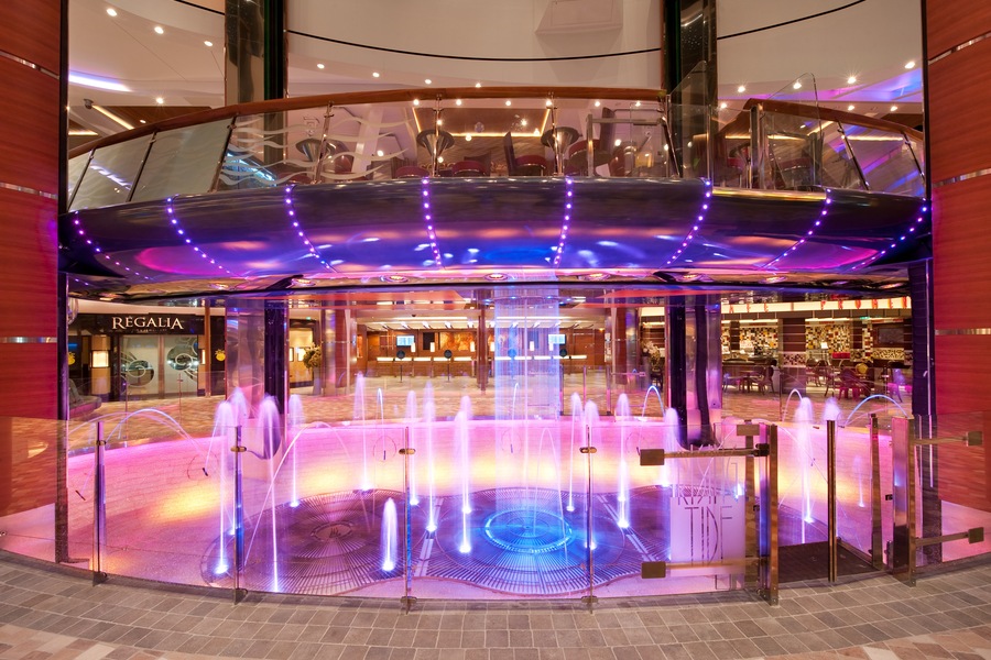 Royal Caribbean International Oasis of the Seas Interior Rising Tide Bar 04.jpg